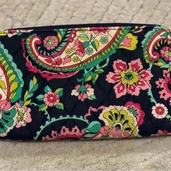 Vera Bradley zip around wallet - Picture 1 of 7
